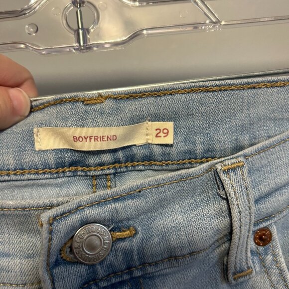 LEVI BOYFRIEND JEANS! - Picture 3 of 5